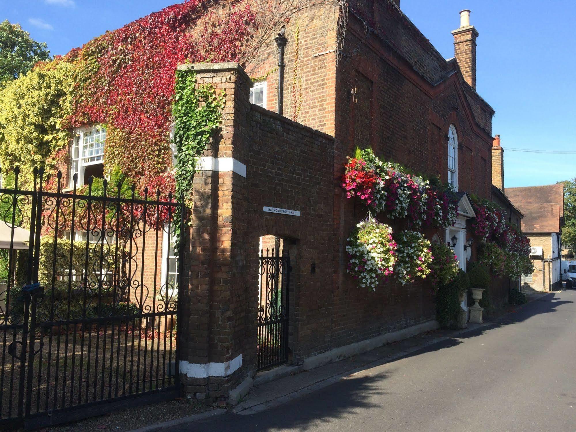 Harmondsworth Hall Guest House West Drayton (Middlesex) Exterior foto